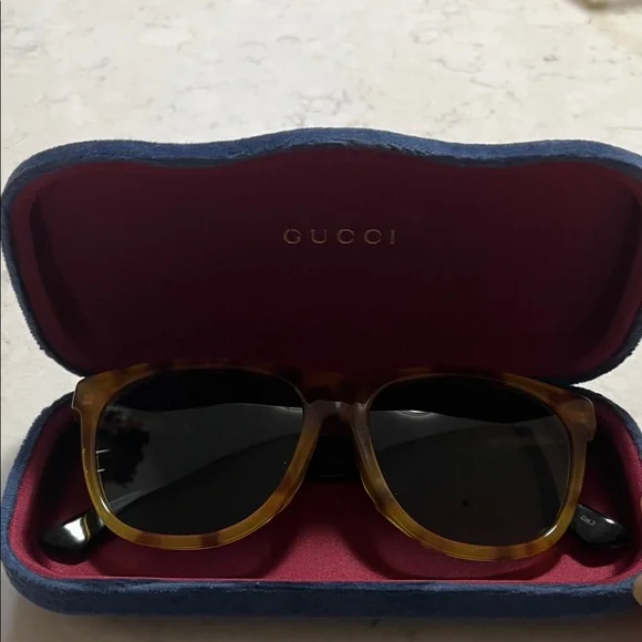 Gucci Tortoise Shell Sunglasses with Black Lenses - Picture 8 of 9